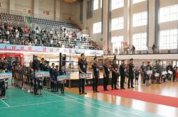 现场观众热情高涨，全情投入赛事