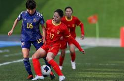 中国女足在比赛中斩获胜利晋级