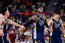 广州球员表现出色，赢得比赛