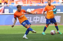 包含鲁能中后卫受伤下场，导致球队失利的词条