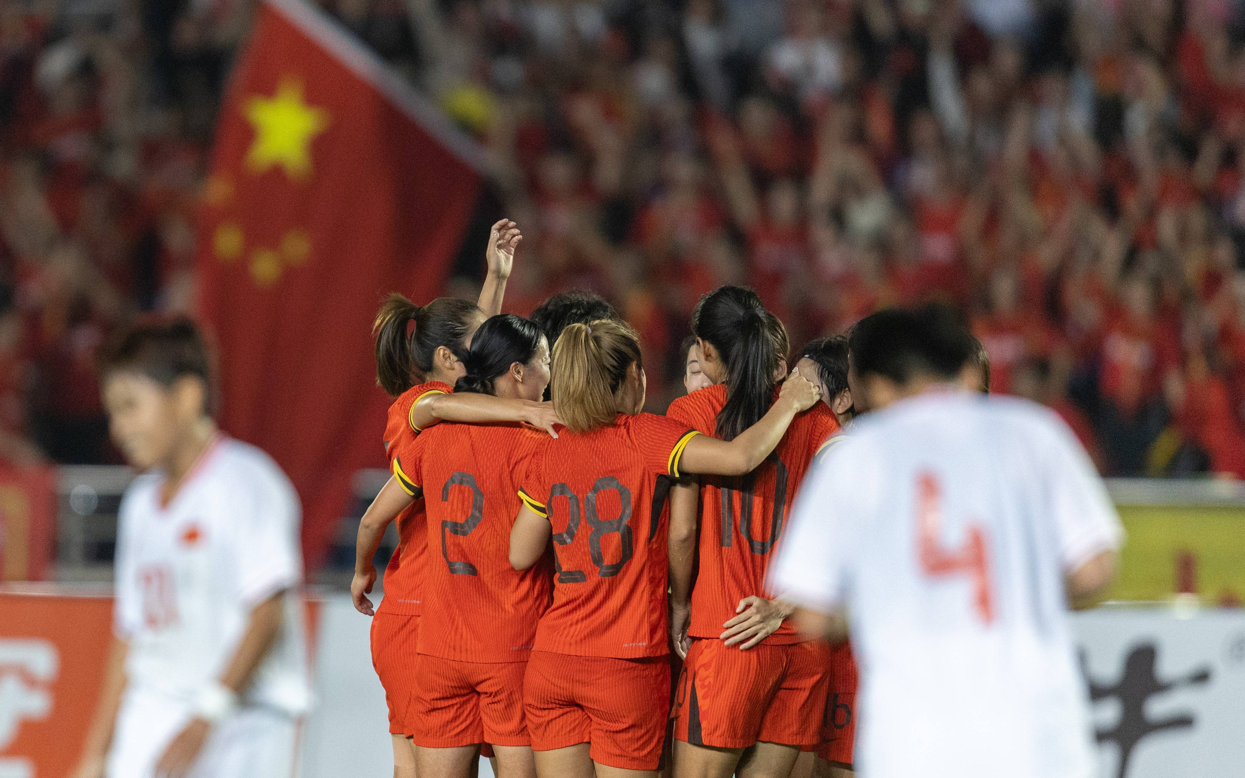 荷兰女足在比赛中连胜两场，成功晋级半决赛