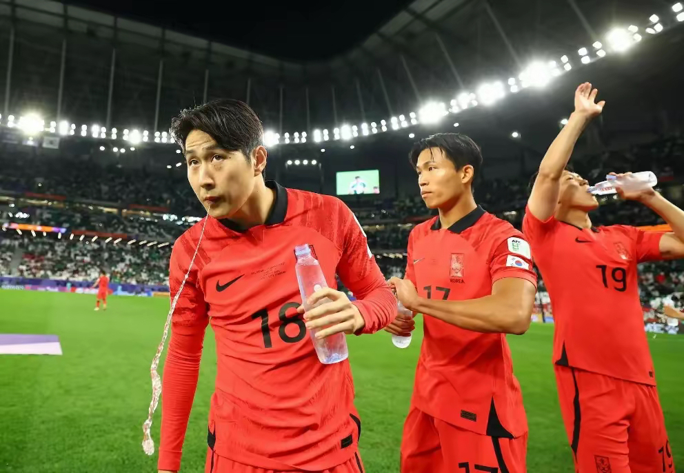 韩国足球队在国际赛事中展现实力夺冠