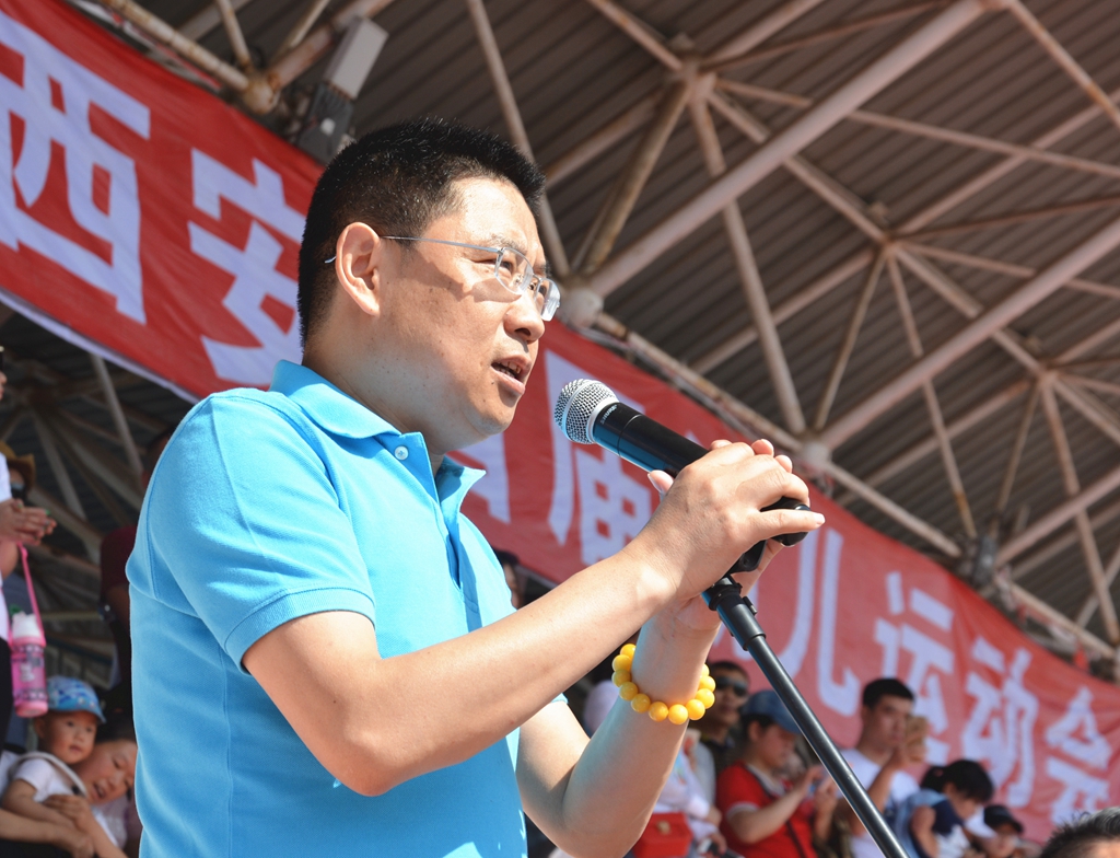 赛季开幕战紧凑激烈，尽展英姿的简单介绍