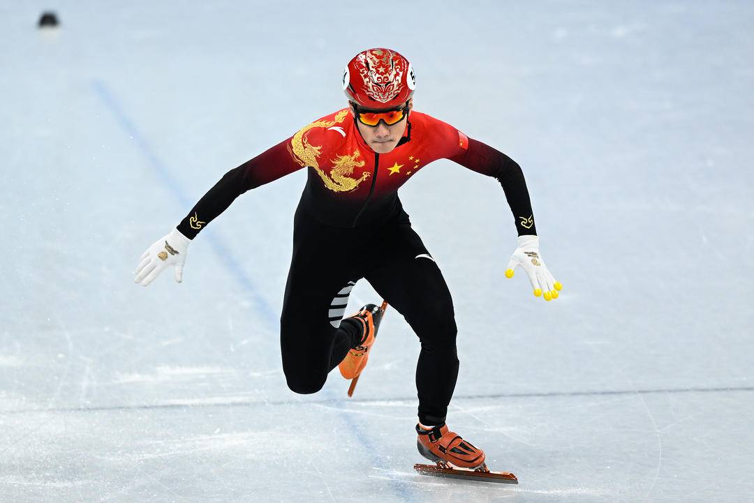 包含短道速滑男子米决赛速度惊人，夺金的词条