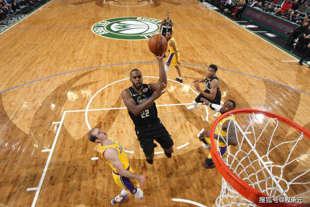 关于雄鹿前锋个人纪录迎来破点，比赛表现无可挑剔的信息